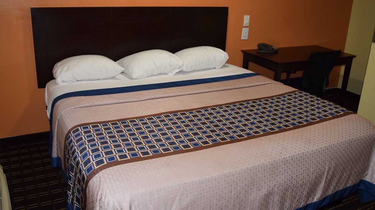 Deepwater Hotel | White Oaks Motel Pennsville/Carneys Point