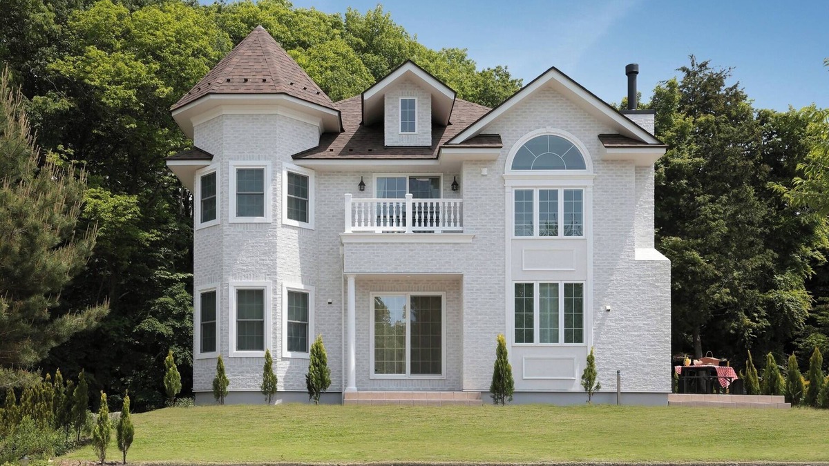 Oiwake House | White Palace | Britishstyle villa nestled in the / Kitasakugun Nagano