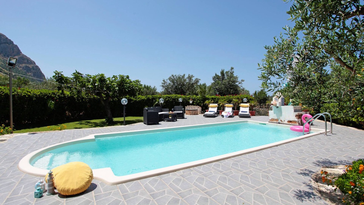 Castelluzzo House | White Pearl Holiday House, PRIVATE POOL, FREE WI-FI, all the conforts