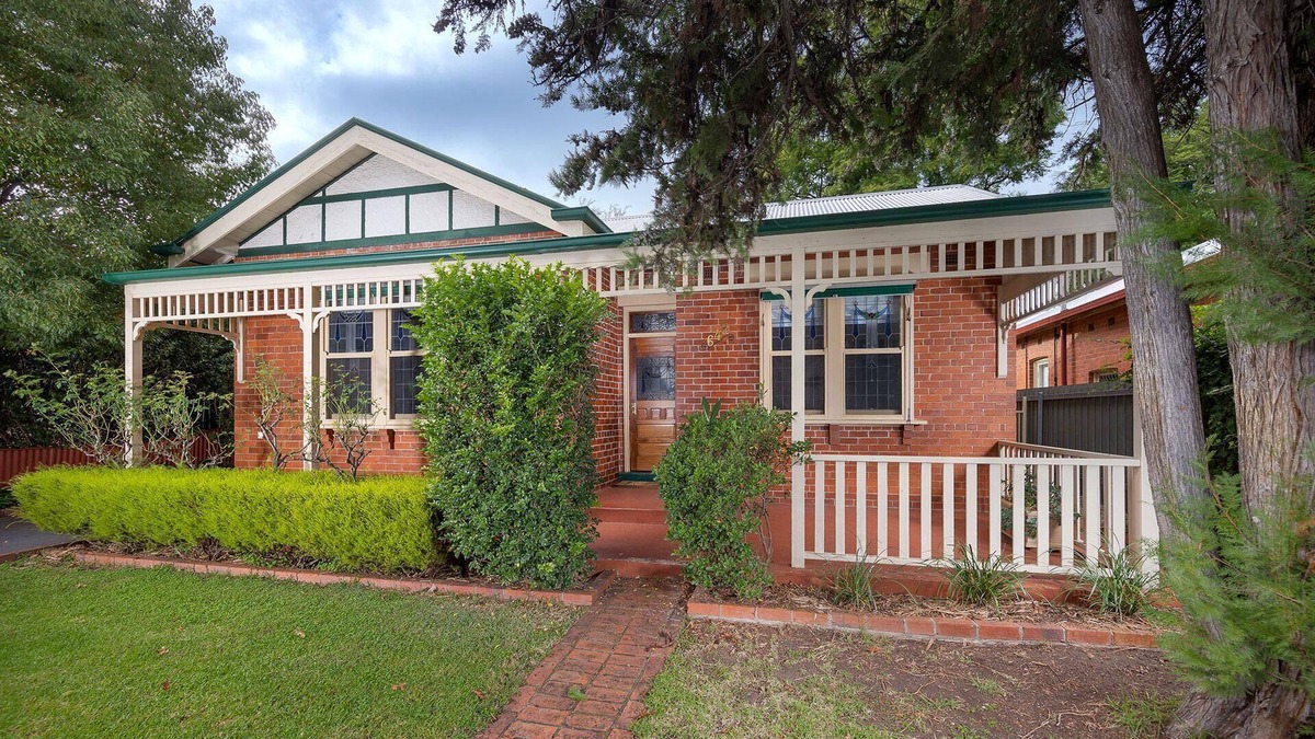 Albury House | White Rabbit on Jones - Stunning three bedroom classic in the heart of Albury
