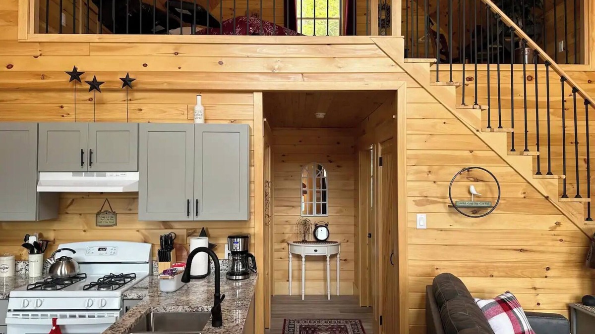 Hillsborough Cabin | White Rock Cabin #3nn