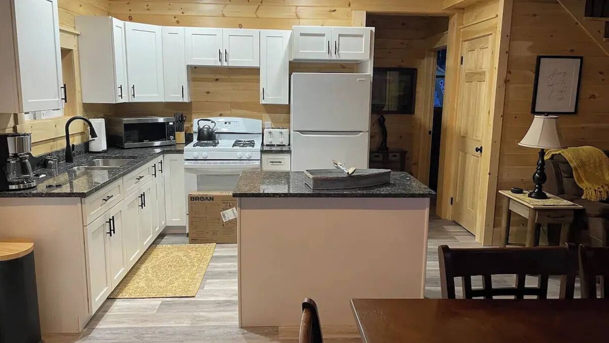 Hillsborough Cabin | White Rock Cabin #5nn