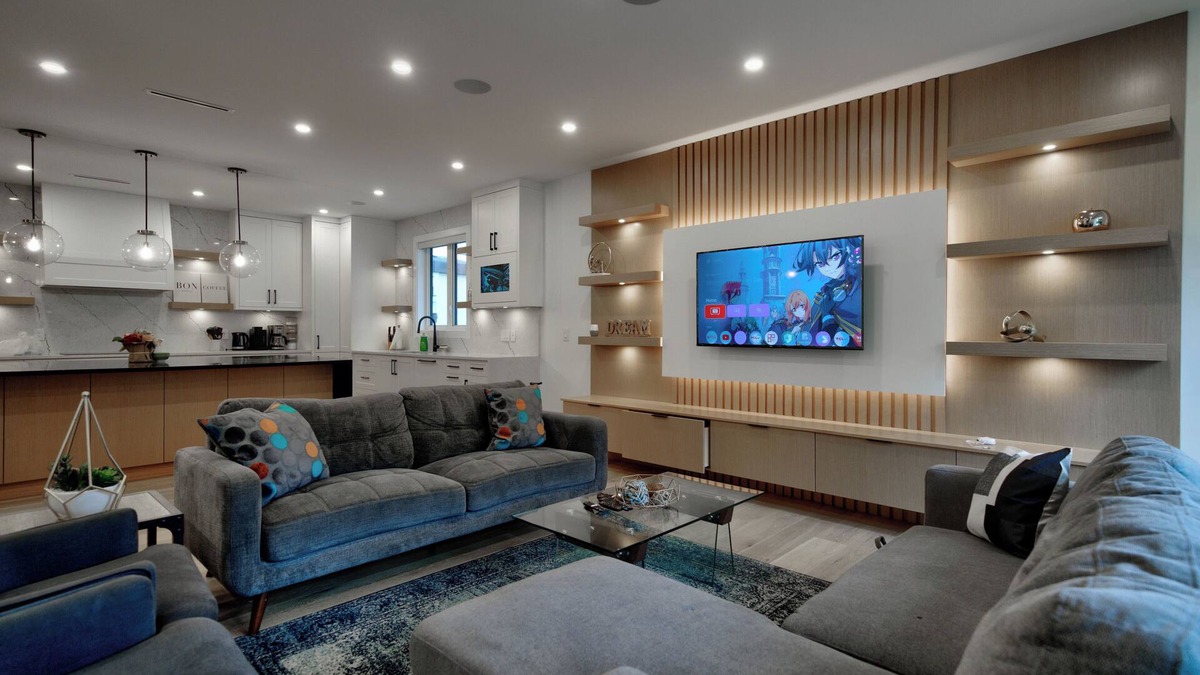 Crescent Beach House | White rock Mansion sleeps 20, chef kitchen, views, Theatre room, Game Room