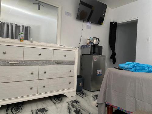 Spanish Town House | White Room Sparks