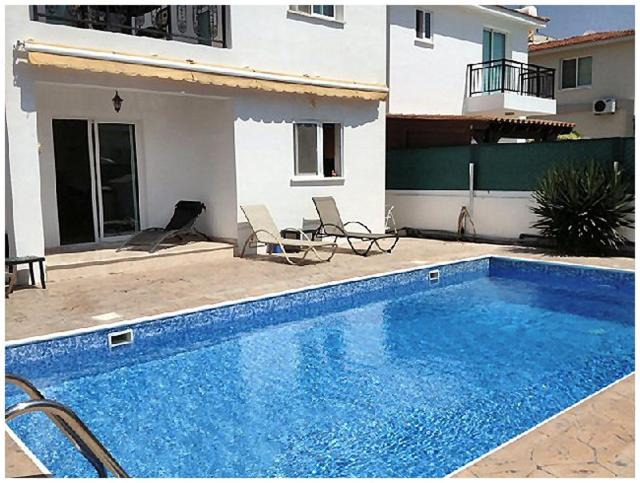 Universal Villa | White Rose Villa