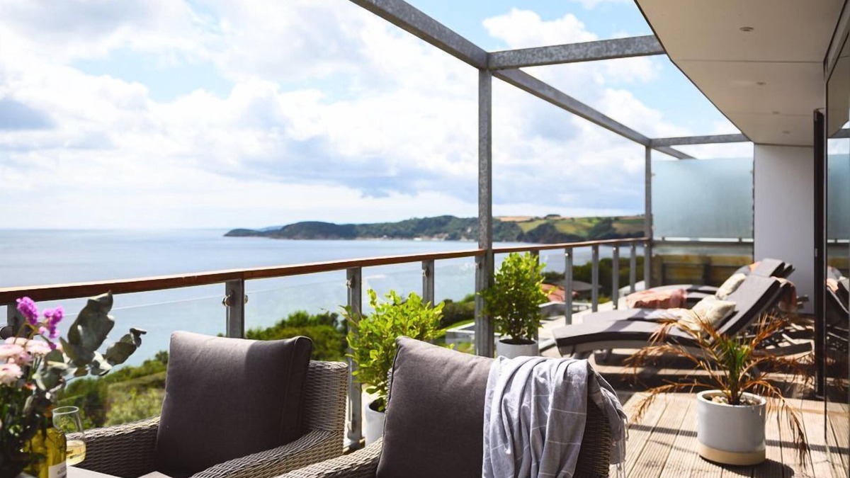 Carlyon Bay Apartment | White Sails is two bedroomed seafront penthouse apartment overlooking the water