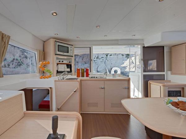 Singapore Boat Rental | White Sails Yacht Sunrise