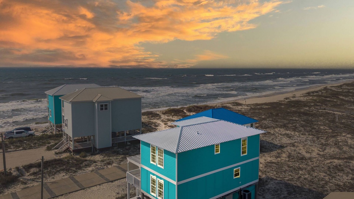 Saint Elmo House | White Sand Beachfront Paradise