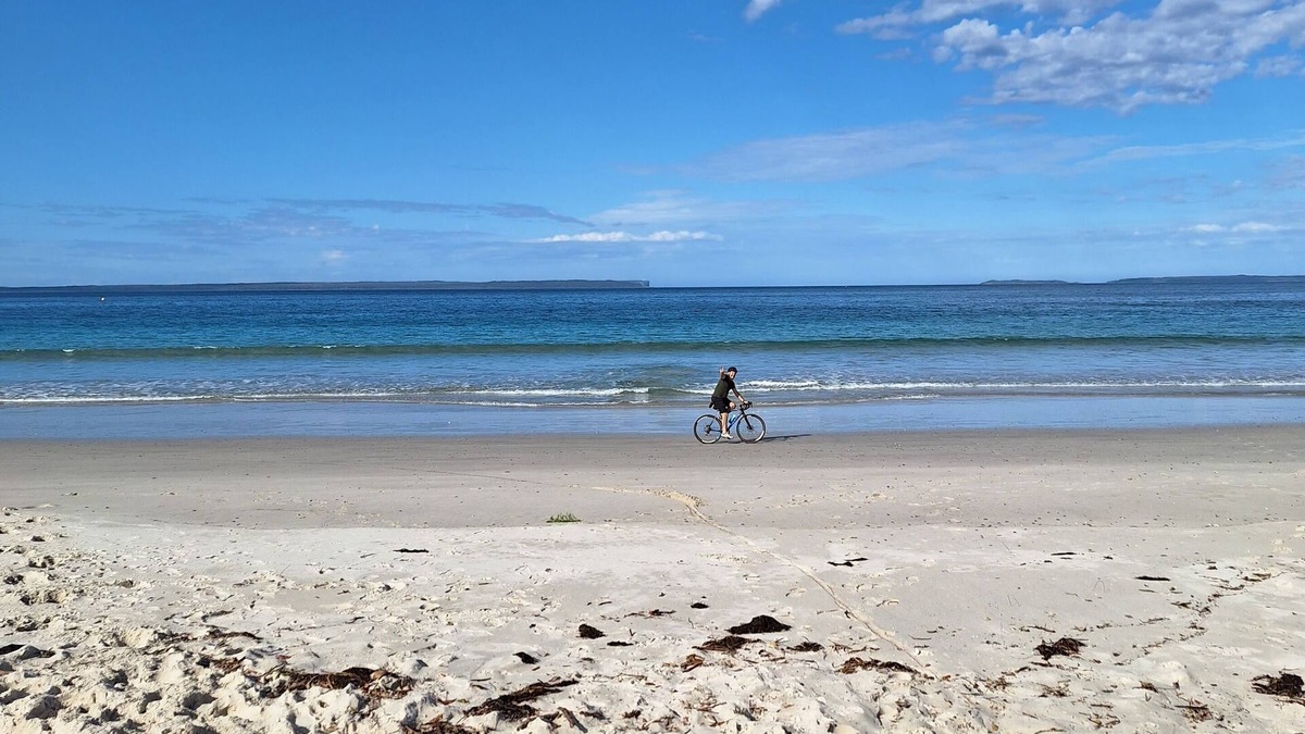 Callala Bay House | White Sandy Beach, Hot Spa, Fire pit, Outdoor living Area, Trampoline & more