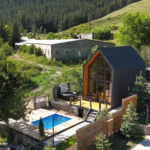 Artavaz House | White Scandinavian Barn House