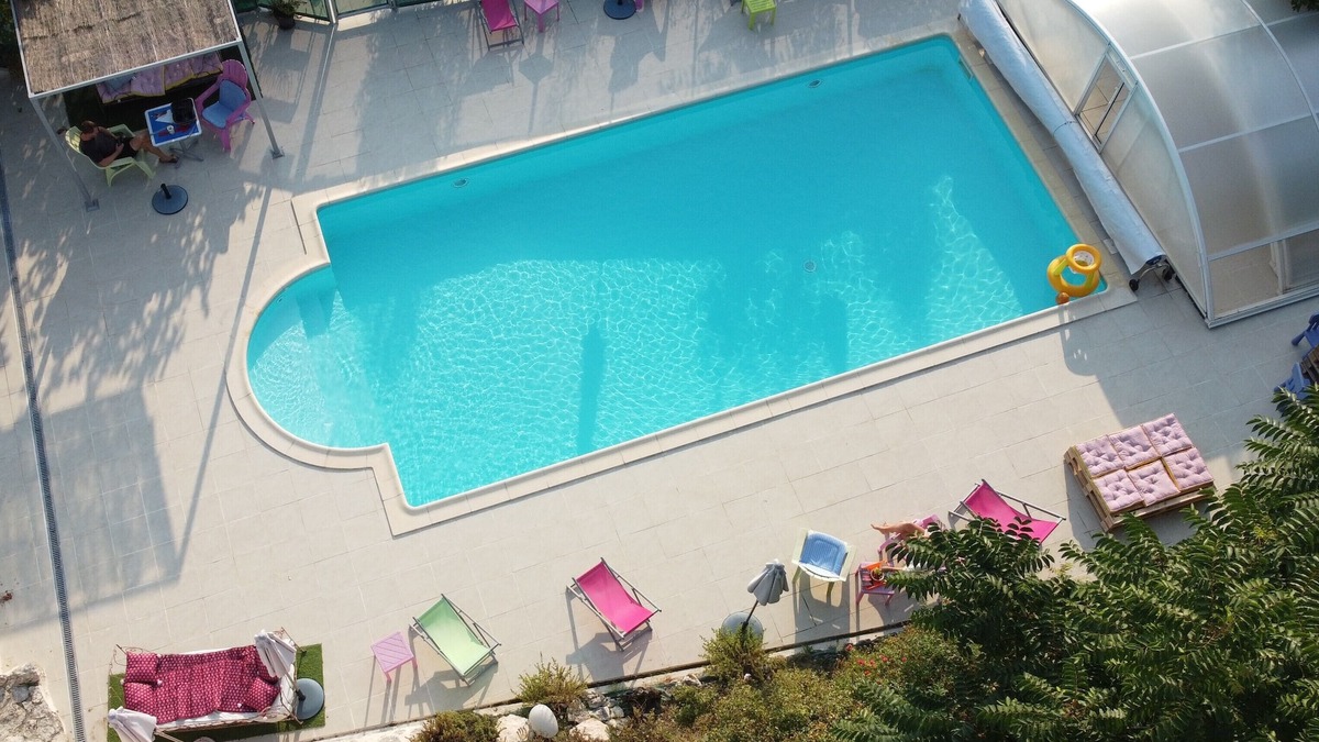 Fargues Cottage | white stone cottage very well restored, surrounded by nature, with swimming pool