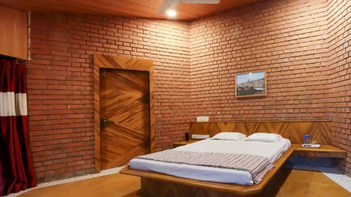 Navi Mumbai House | White Triangle by Joy Suitesnn