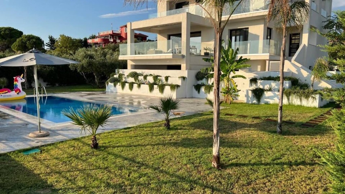 Akrotiri Villa | WHITE VILLA