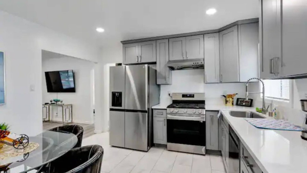 Monterey Park House | White Villa