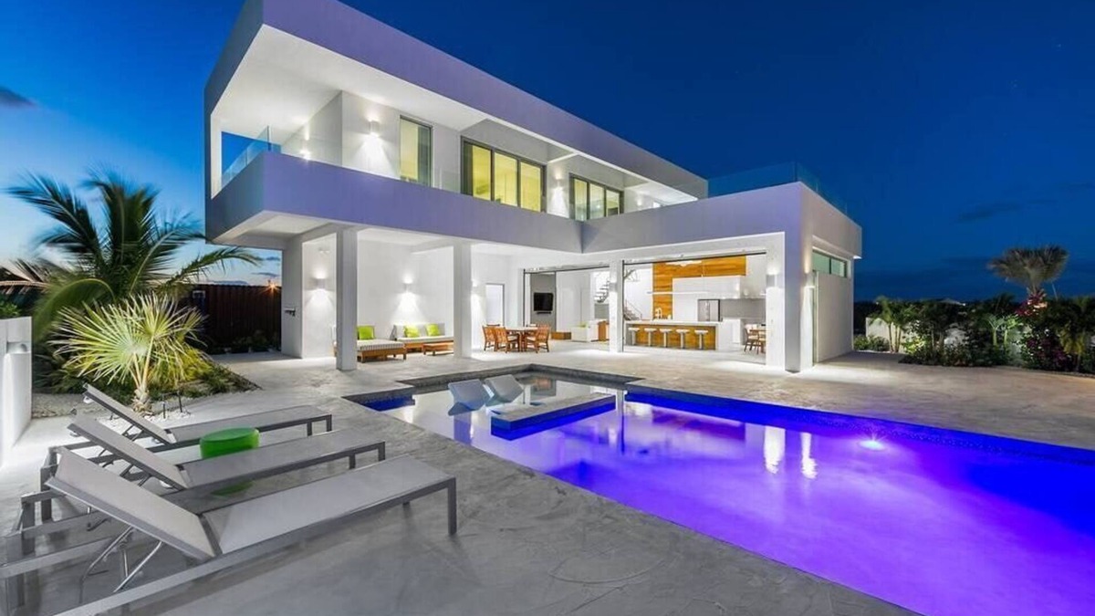 Long Bay Villa | White Villas - Family Beachside Villa with Pool (2