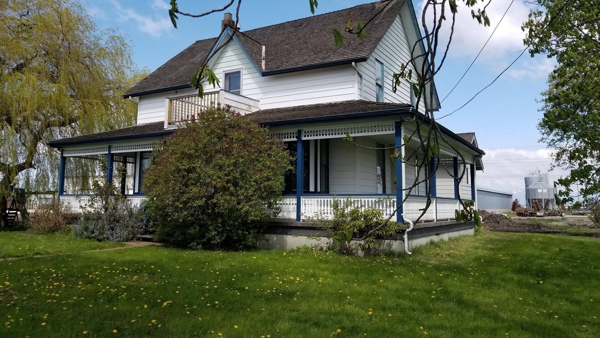 Delta House | White Willow Farms and Guesthouse located on a large property.