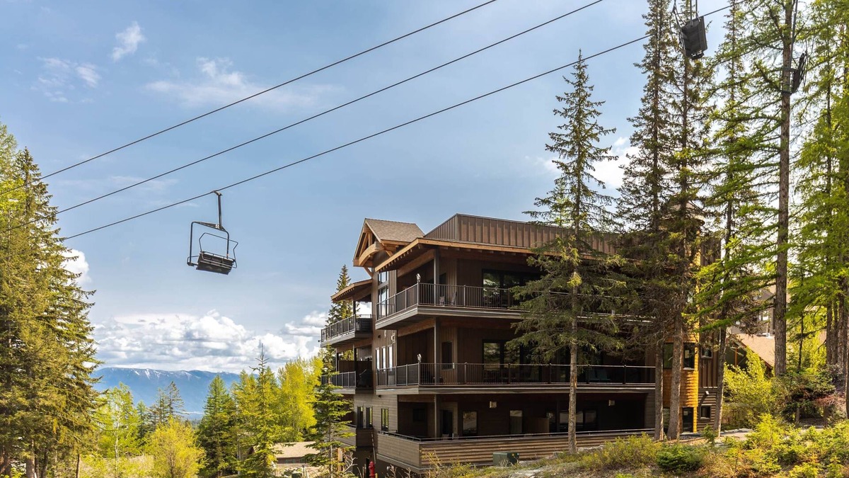 Whitefish Ski Chalet | Whitefish Ski In/SkiOut Private HotTub