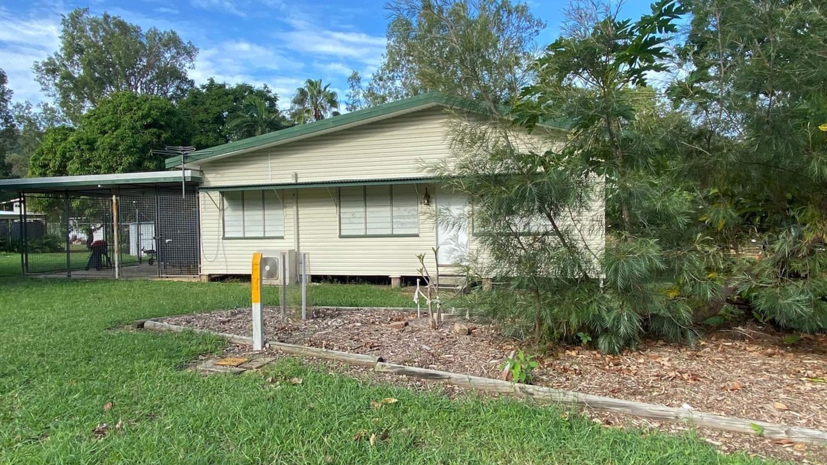 Picnic Bay House | Whitehaven 2 - An affordable Queenslander in picturesque Picnic Bay