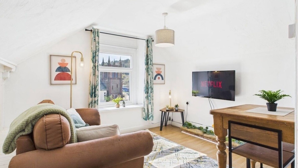 Whitehaven Apartment | Whitehaven Hideaway | Sleeps 2 | Cosy Escape