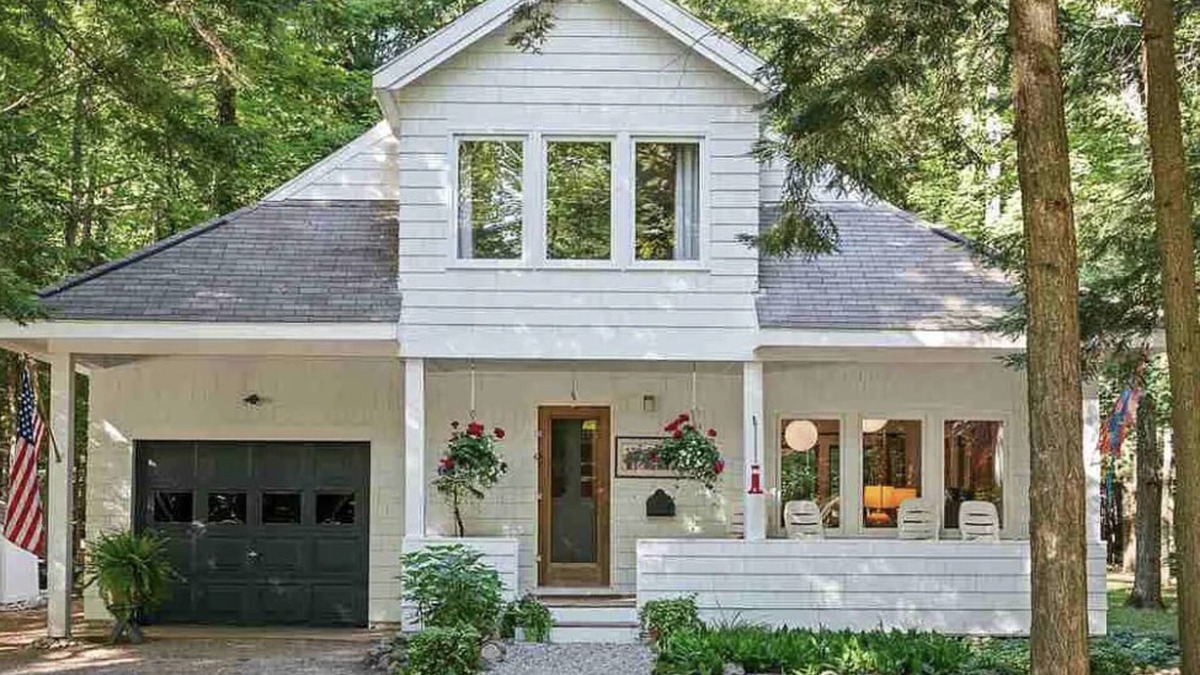 Idylwilde Cottage | Whitehaven is Ready for Summer, Only a few dates left!