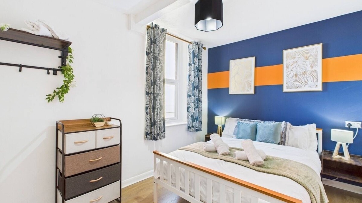 Whitehaven Apartment | Whitehaven Suite | Sleeps 4 | Cosy Stay