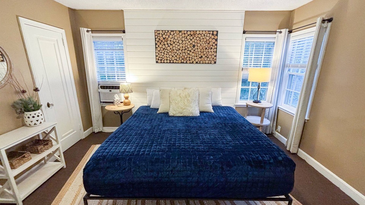 Ironwood House | Whitehouse Cottage, historic charm, modern comfort