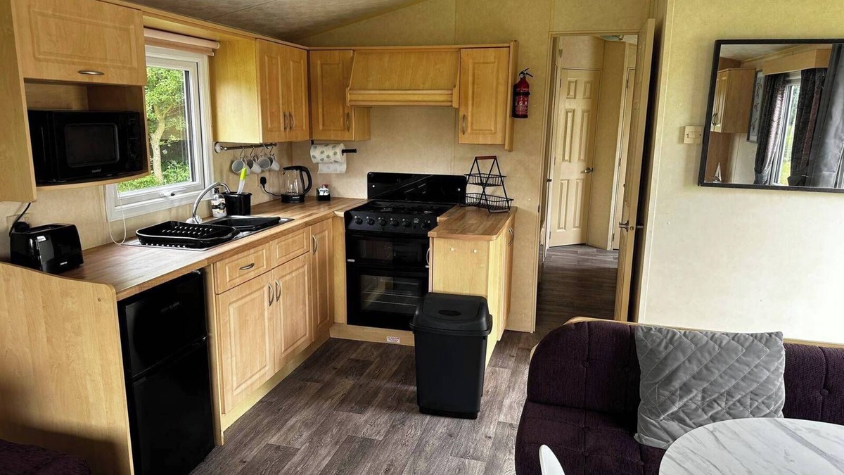 Frampton Cabin | Whitehouse farm fishery