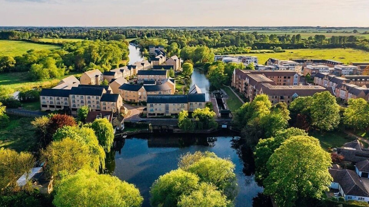 St Neots Apartment | Whitehouse Holiday Lettings