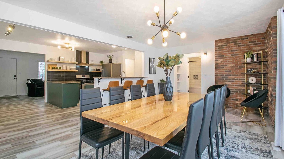Goshen House | Whitehouse Retreat! 4-bedroom house with Pool, WiFi and AC in tranquil Goshen