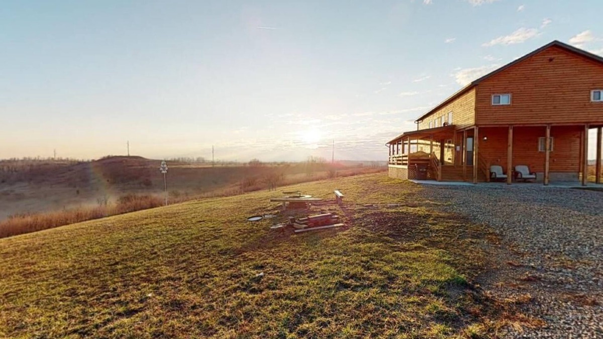 Hamden Cabin | Whitetail Haven Log Cabin on 56 Acres