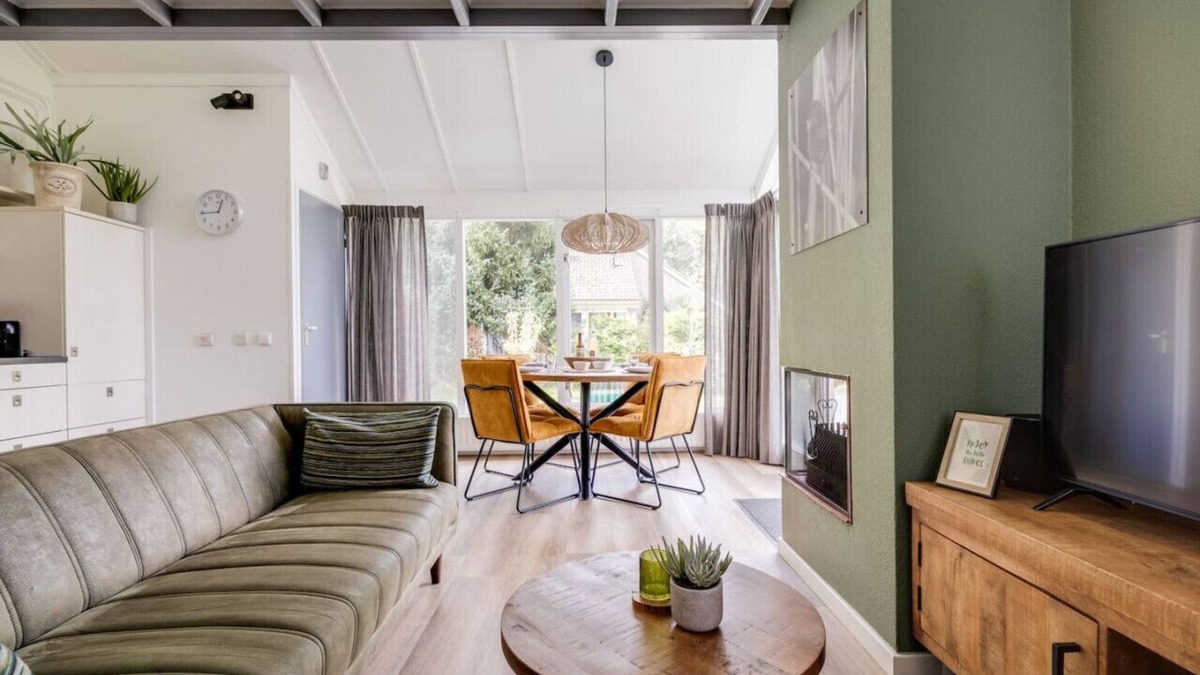 Zwiggelte House | Whitethroat I Calm Holiday Home with Convenient Outside Area
