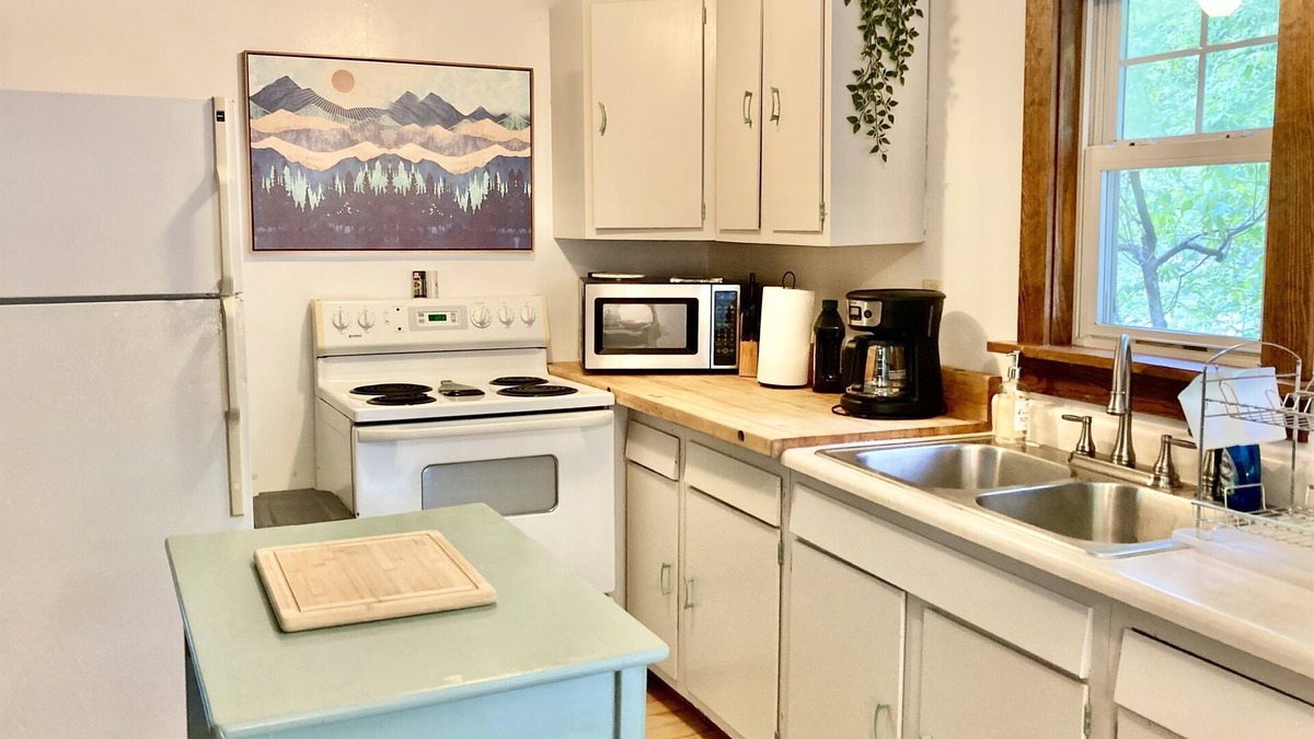 Asheville Ski Chalet | Whitewater Chalet-Stay right on the French Broad!