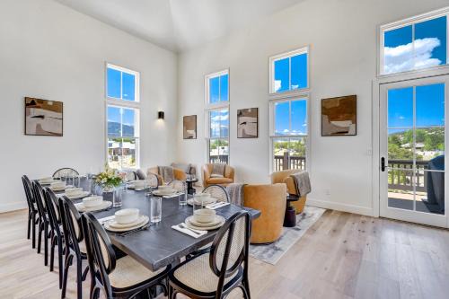 Buena Vista House | Whitewater Villa - 5BR Luxury Retreat with Hot Tub