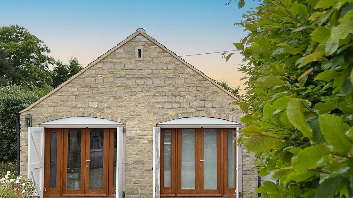 Whitley Cottage | Whitley Old Garage, Whole Snug Luxury Cottage - Nr Lacock, Bath, Cotswolds