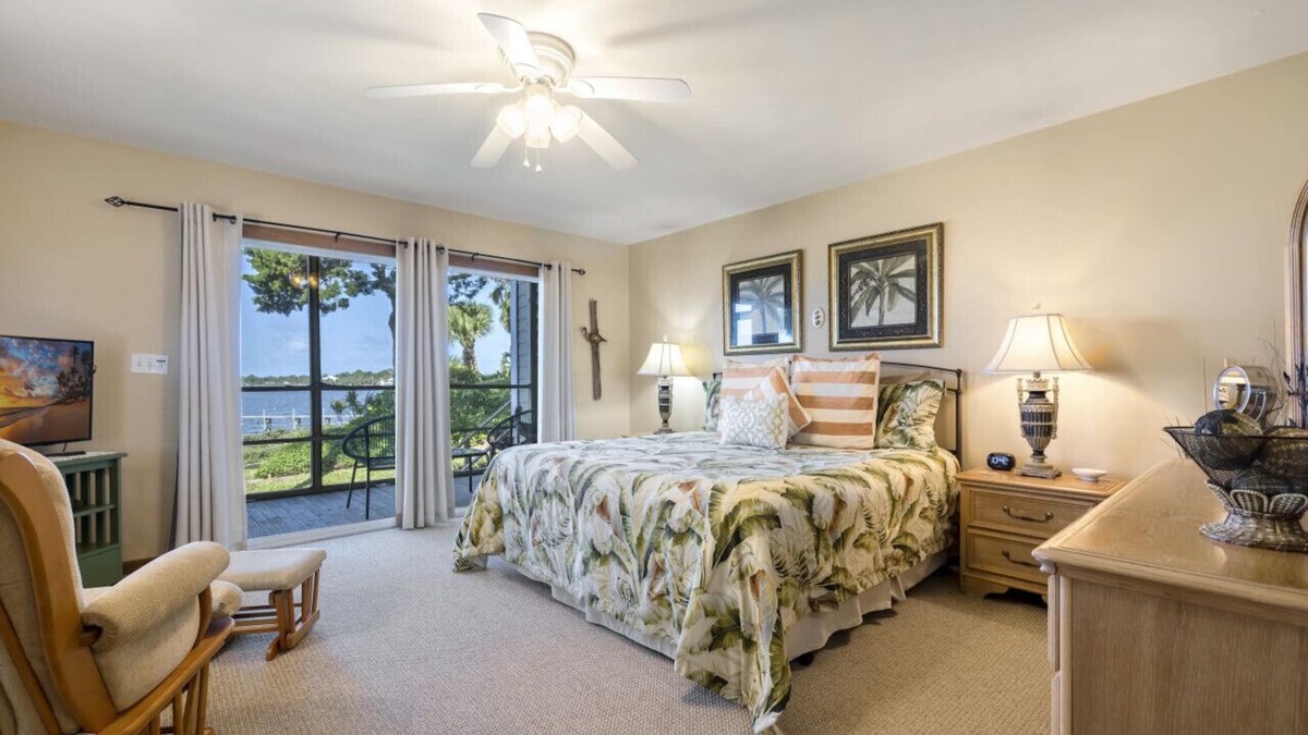 Cedar Key House | Whitman Point Townhome Unit A is Gulf Front with Sunsets & fishing pier