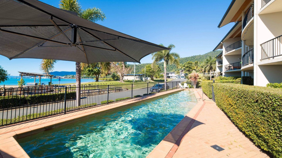 Cannonvale Apartment | Whitsunday Beachfront Apartment on Coral Esplanade