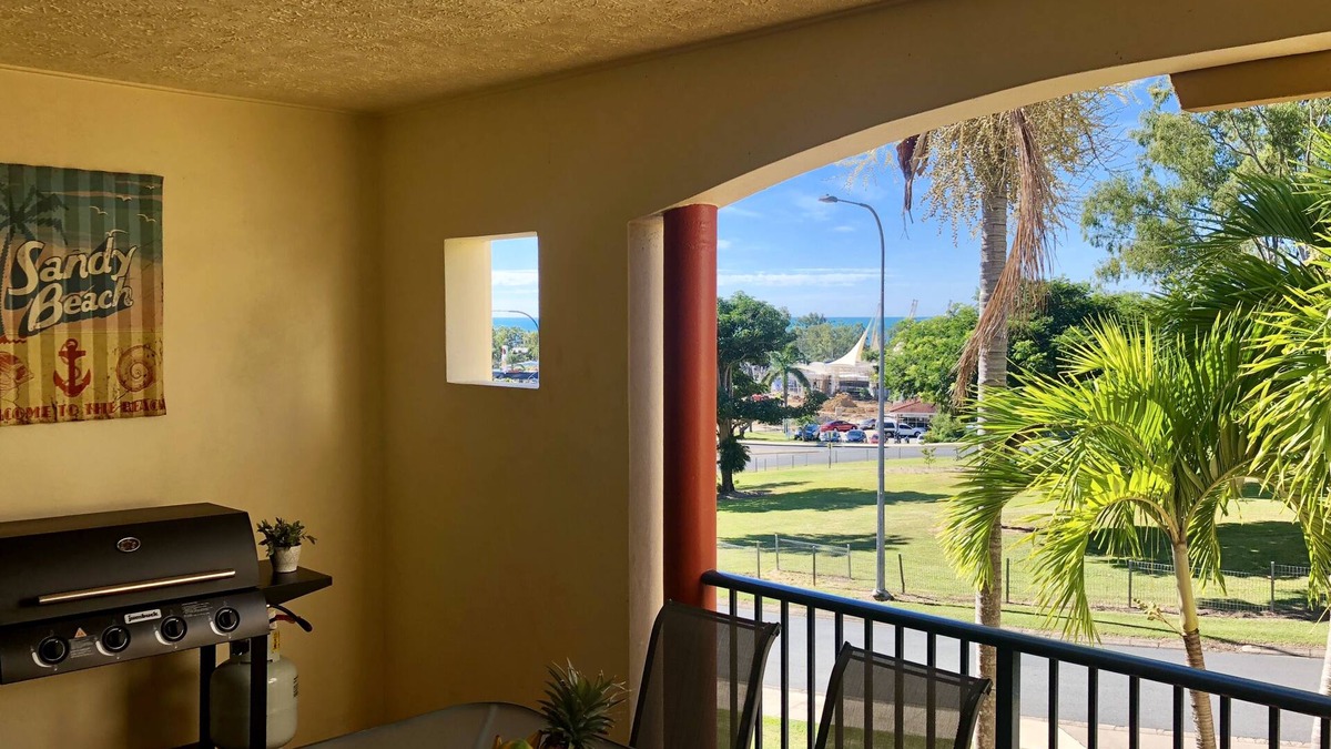 Airlie Beach Apartment | Whitsunday Views | Couples or Families | Great location.