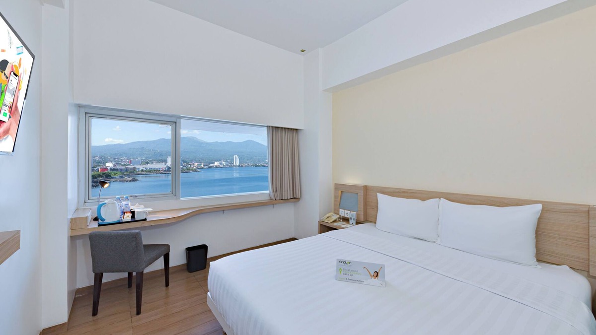 Manado City Centre Hotel | Whiz Prime Hotel Megamas Manado