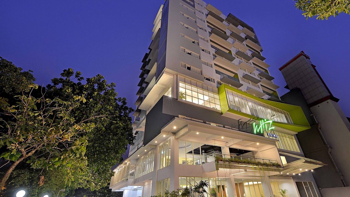 Bogor Tengah Hotel | Whiz Prime Hotel Pajajaran Bogor