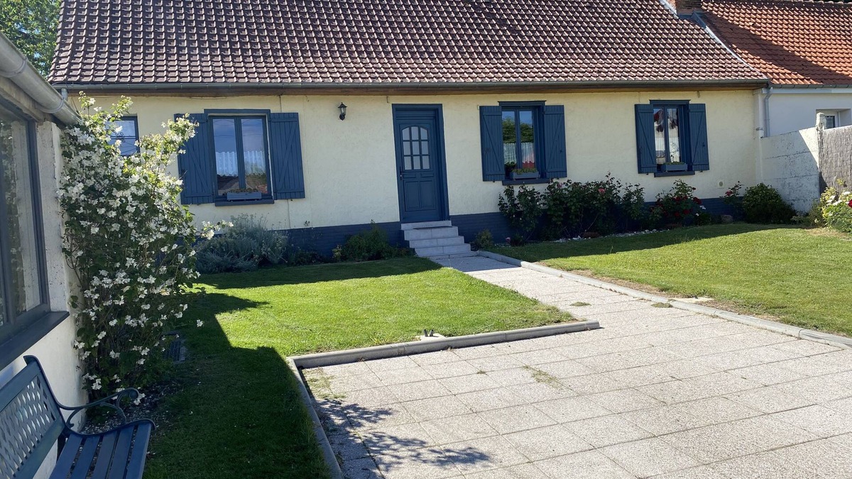 Acheux-en-Vimeu House | Whole farmhouse for 5 people and a baby, fully equipped play area