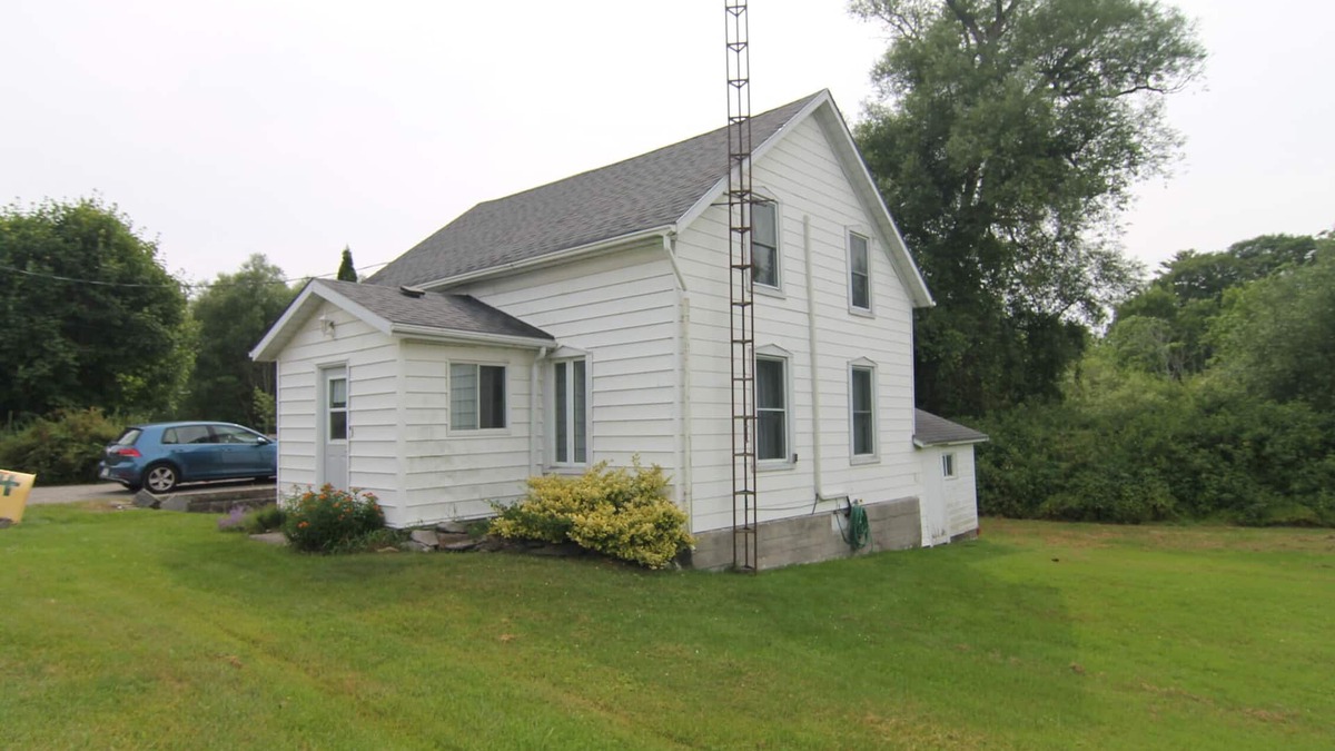 Picton Cottage | Whole-home 3 minutes from Sand Dunes. Centrally located Beach Getaway.