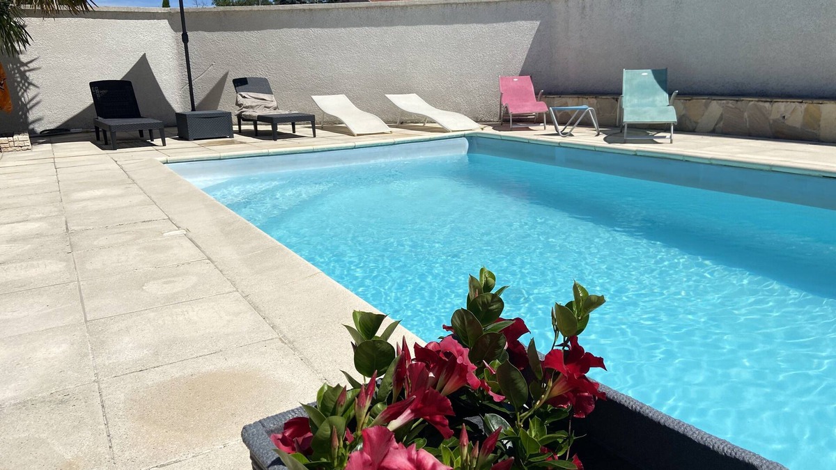 Anneyron House | Whole house 8 pl 4 bd near Peaugres zoo with swimming pool
