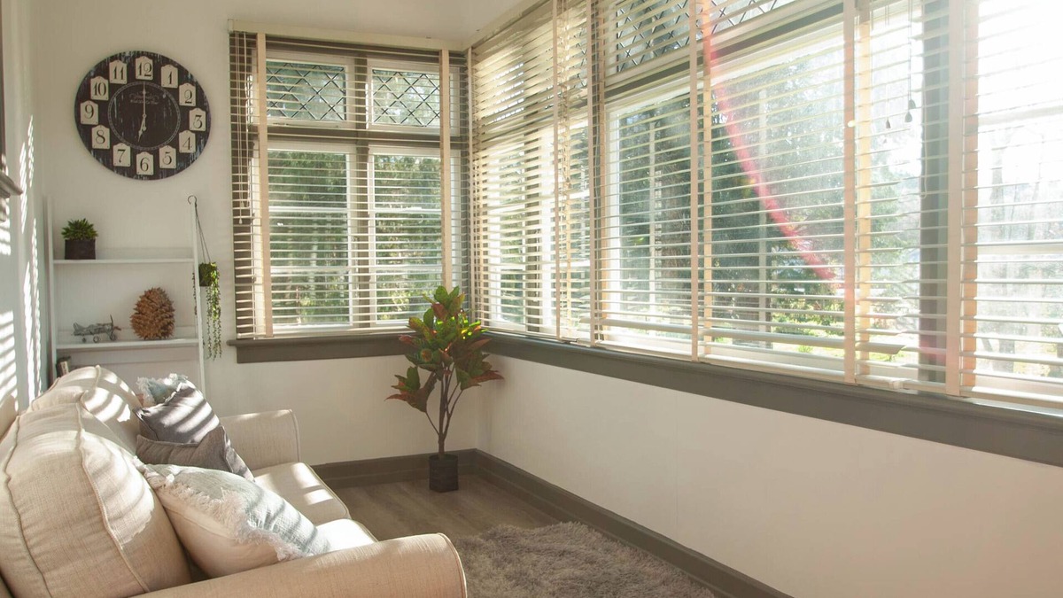 Lawrence House | Whole house, modern, spacious and close to town center, free wifi and parking