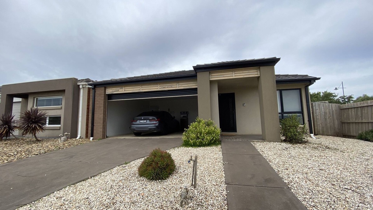 Kurunjang House | Whole house with 4 Queen Beds-Cozy Tranquil House - Close to Melbourne Airport