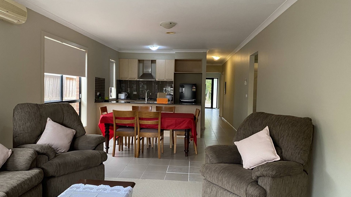 Kurunjang House | Whole House with 4 Queen Beds - Closer to Melbourne Airport - 8 Guests