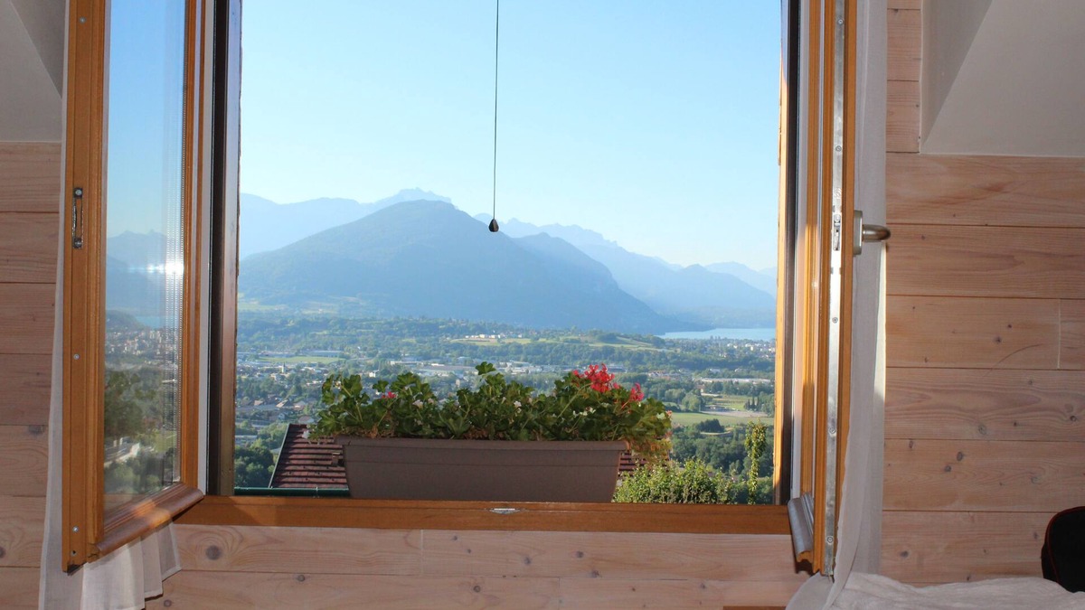 Pringy House | Whole house with panoramic view, in a quiet area