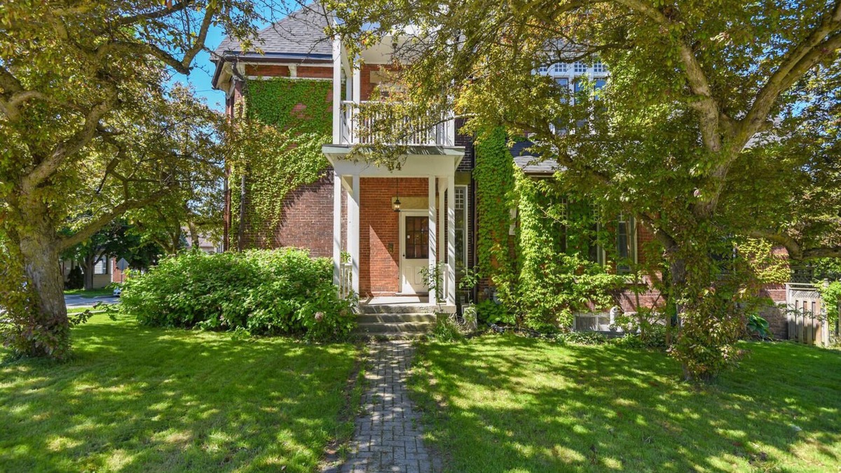 Brockville House | Why rent a brick and glass box when you can step back in time to the late 1800s?