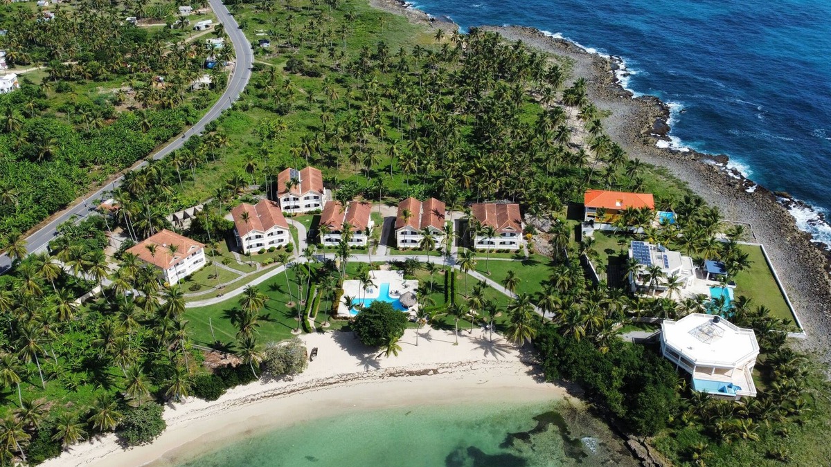 El Frances Condo | Why work in the city? We have high speed WIFI. Just 5 minutes to Las Galeras