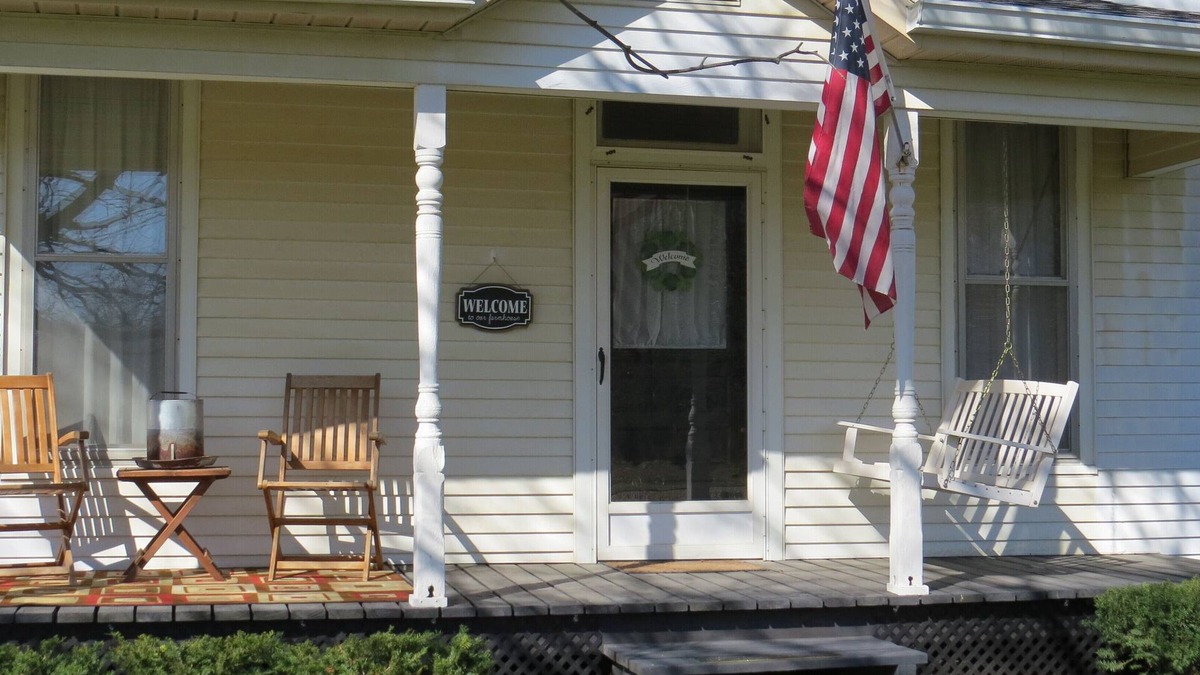 Clinton Other | Wi-Fi avail at this Beautiful 1896 Farmhouse, rural setting. Tranquil location.