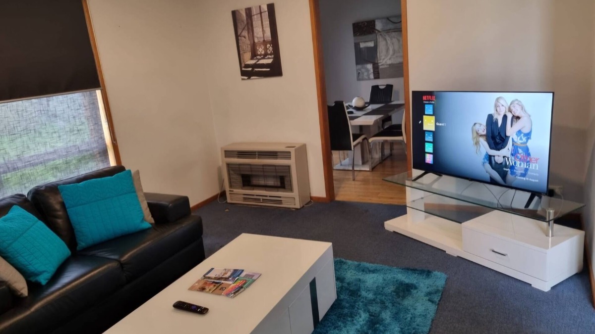 Portland House | *WI-FI & Netflix* Super Comfy Accom, 21meter Long Boat Parking Available!